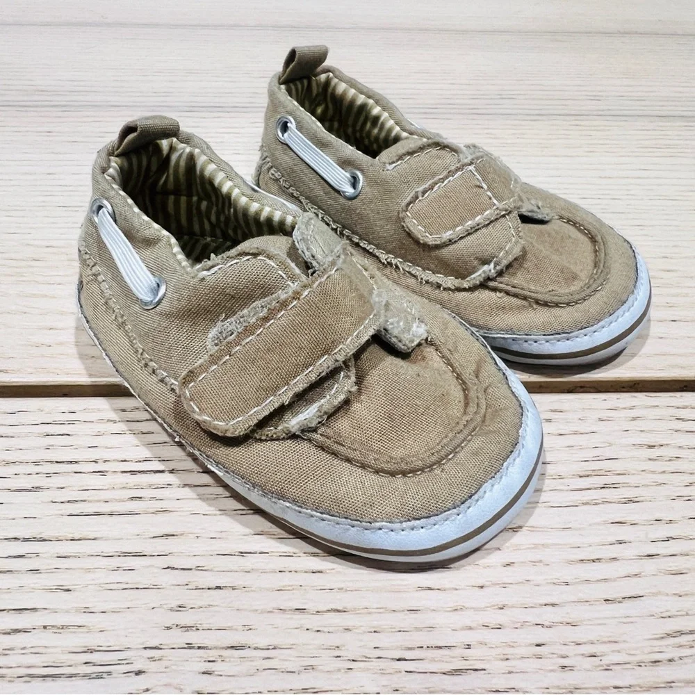 Carter’s khaki Tan Kids baby Shoes with Velcro Strap size 3-6 M
